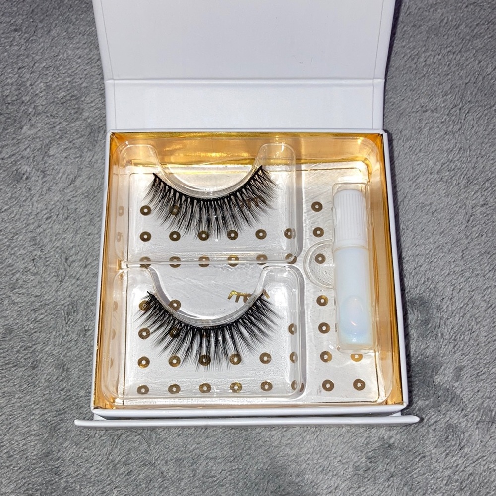 Synthetic Silk Lashes & Lash Glue